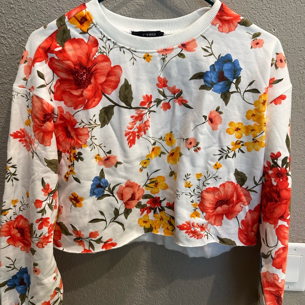 Forever 21 Women’s Floral Cropped Sweatshirt size Medium